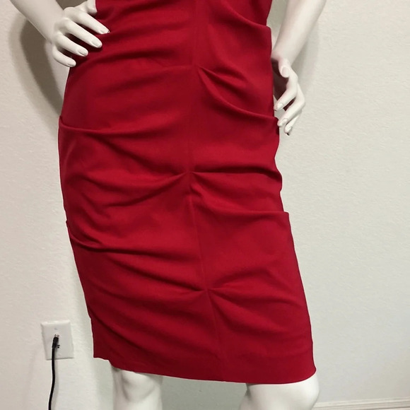 Nicole Miller Red Front Keyhole Ruched 95% Silk Above Knee Dress Size 8 - Picture 3 of 9